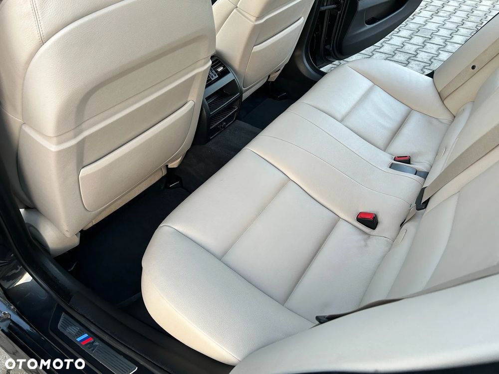 BMW Seria 5 525d xDrive - 13