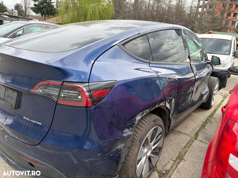 Tesla Model Y - 3