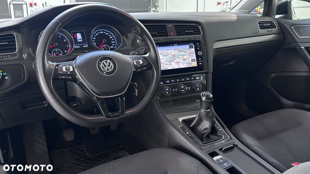 Volkswagen Golf - 28