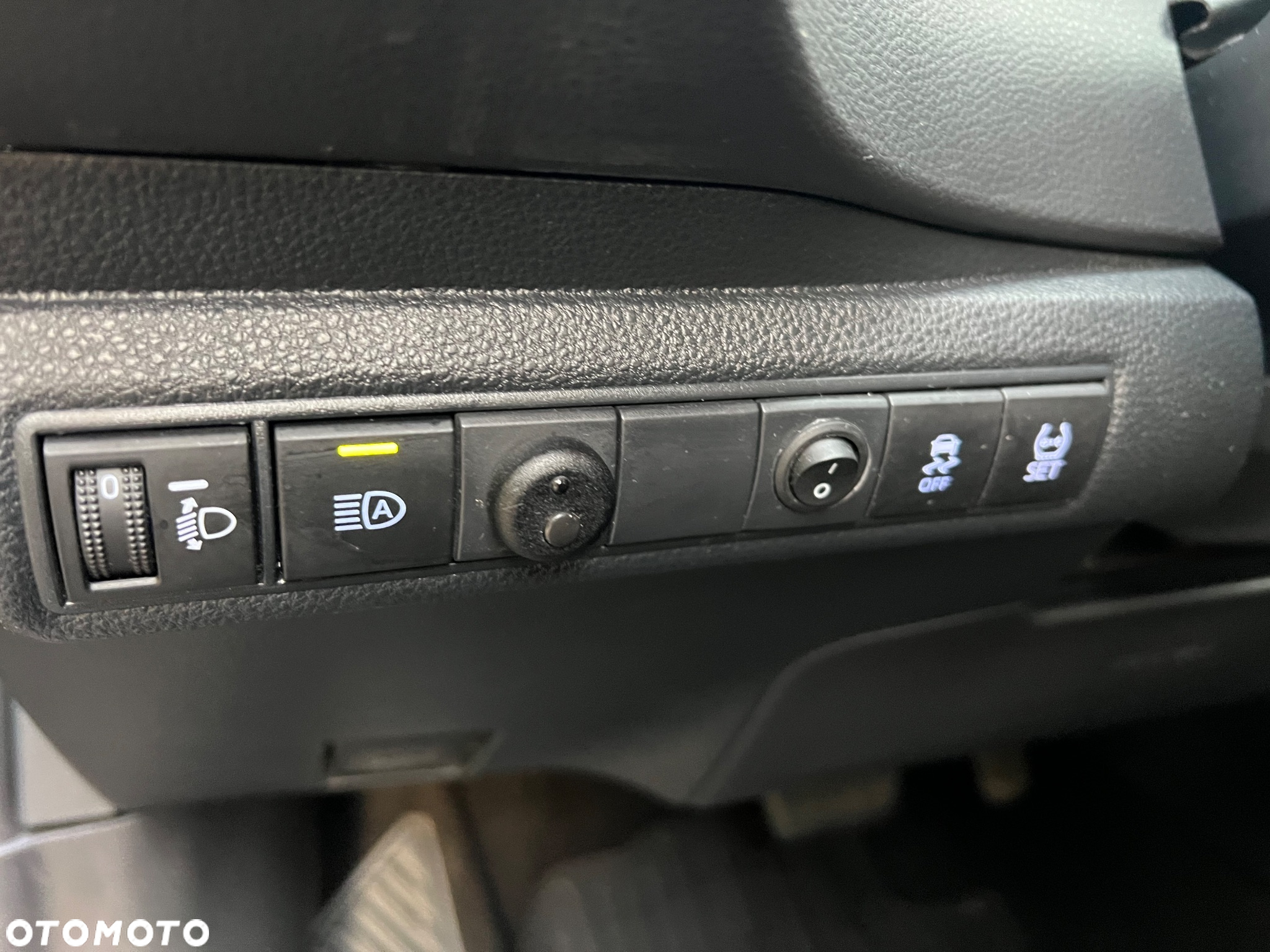 Toyota Corolla 1.8 Hybrid Comfort - 18
