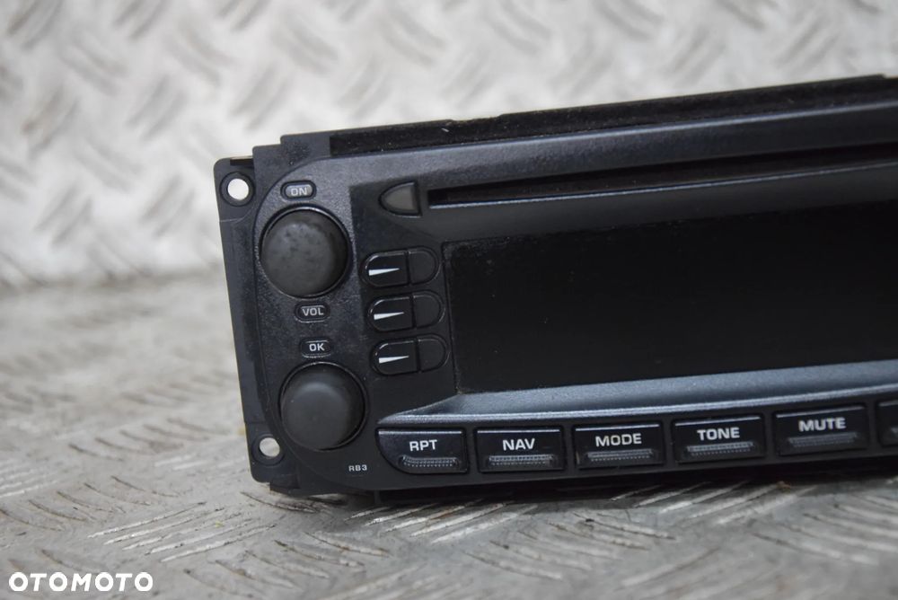 JEEP CHEROKEE KJ RADIO - 2