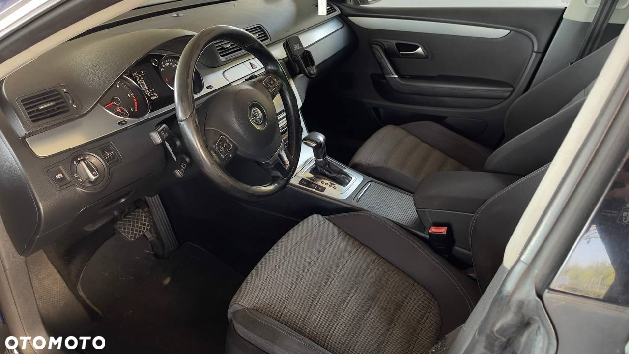Volkswagen Passat - 11