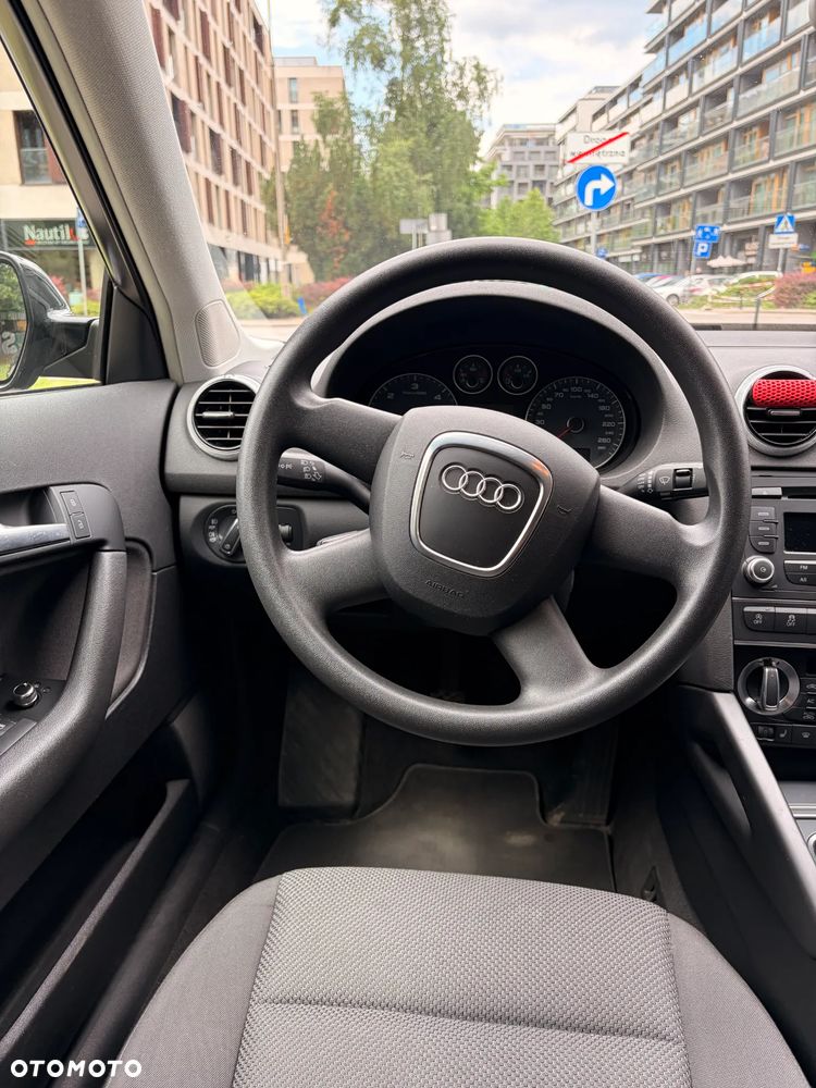 Audi A3 Sportback 2.0 TDI DPF Ambiente - 11