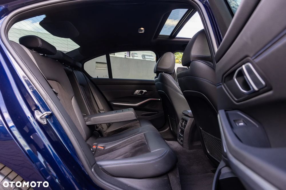 BMW Seria 3 330e M Sport sport - 23