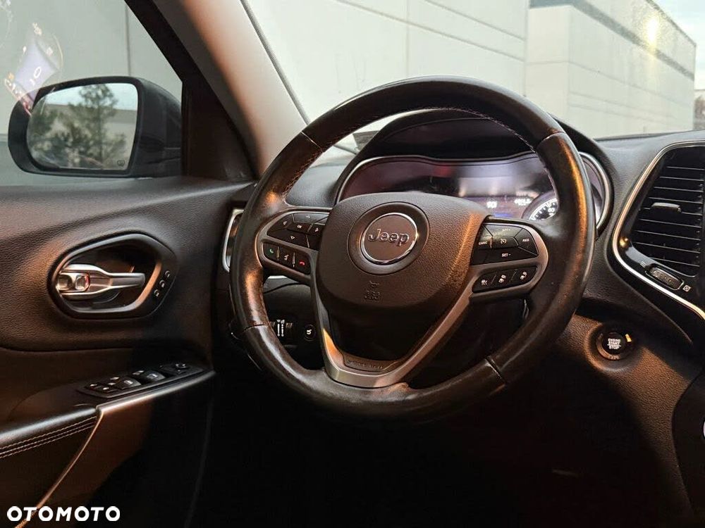 Jeep Cherokee - 19