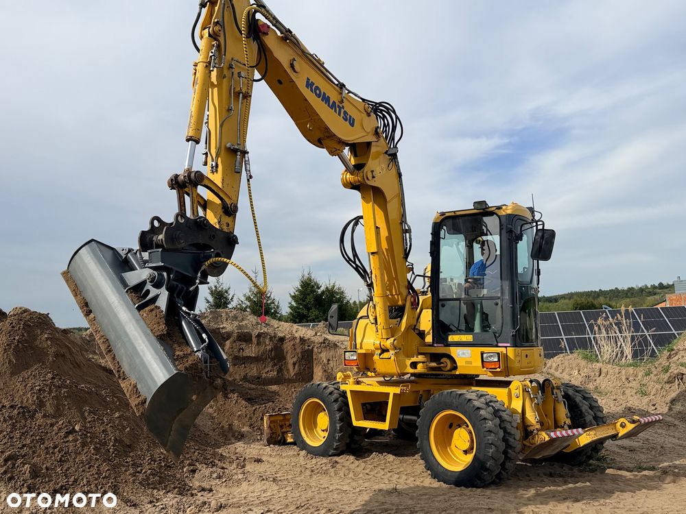 Komatsu 4x4x4 ramię łamane Koparka kołowa KOMATSU  PW98MR-8 10ton 4x4x4 ośki skrętne Ramię 3x łamane BEZ DPF i ADBLUE 4 cyl dodatkowe wyjścia hydr Pług Podpory 2012 szybka zwinna Prosto z importu 1 właściciel Cat TEREX Liebherr Wacker Pw 98 Mr 8 11
