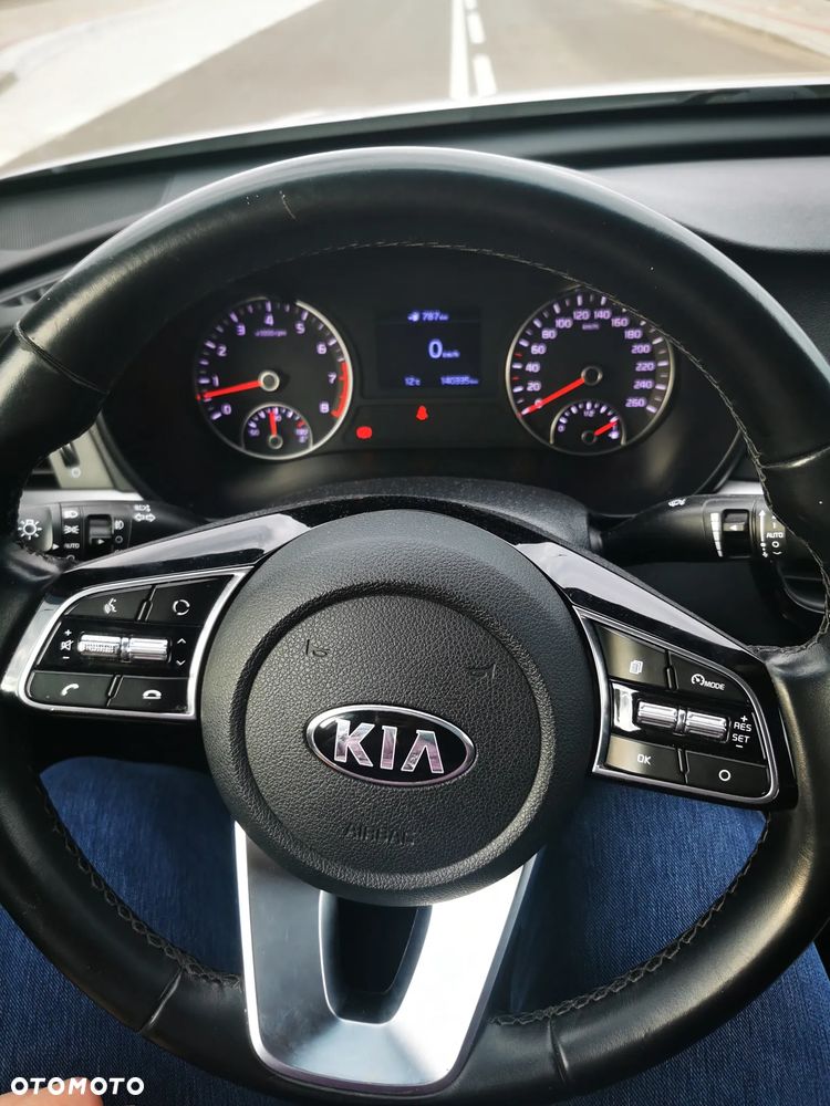 Kia Optima 2.0 M - 11