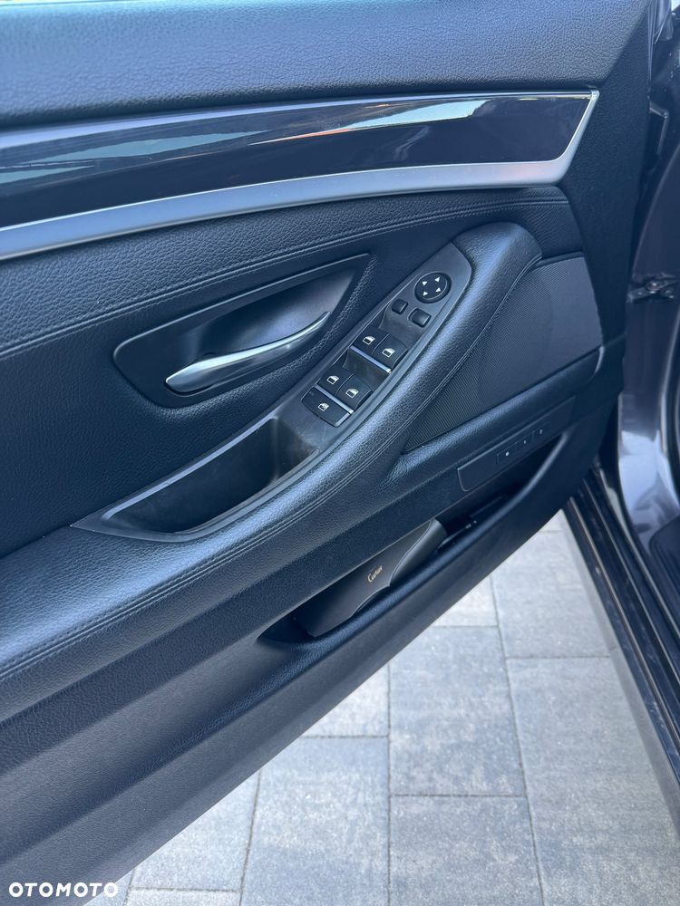 BMW Seria 5 530d xDrive - 8
