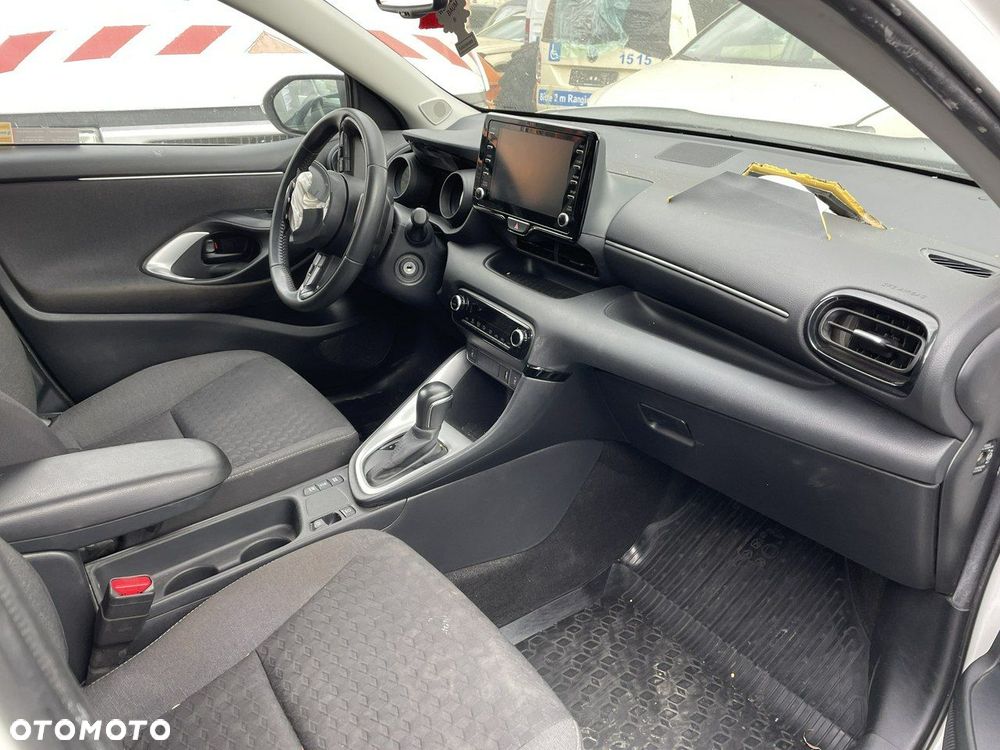 Toyota Yaris - 8