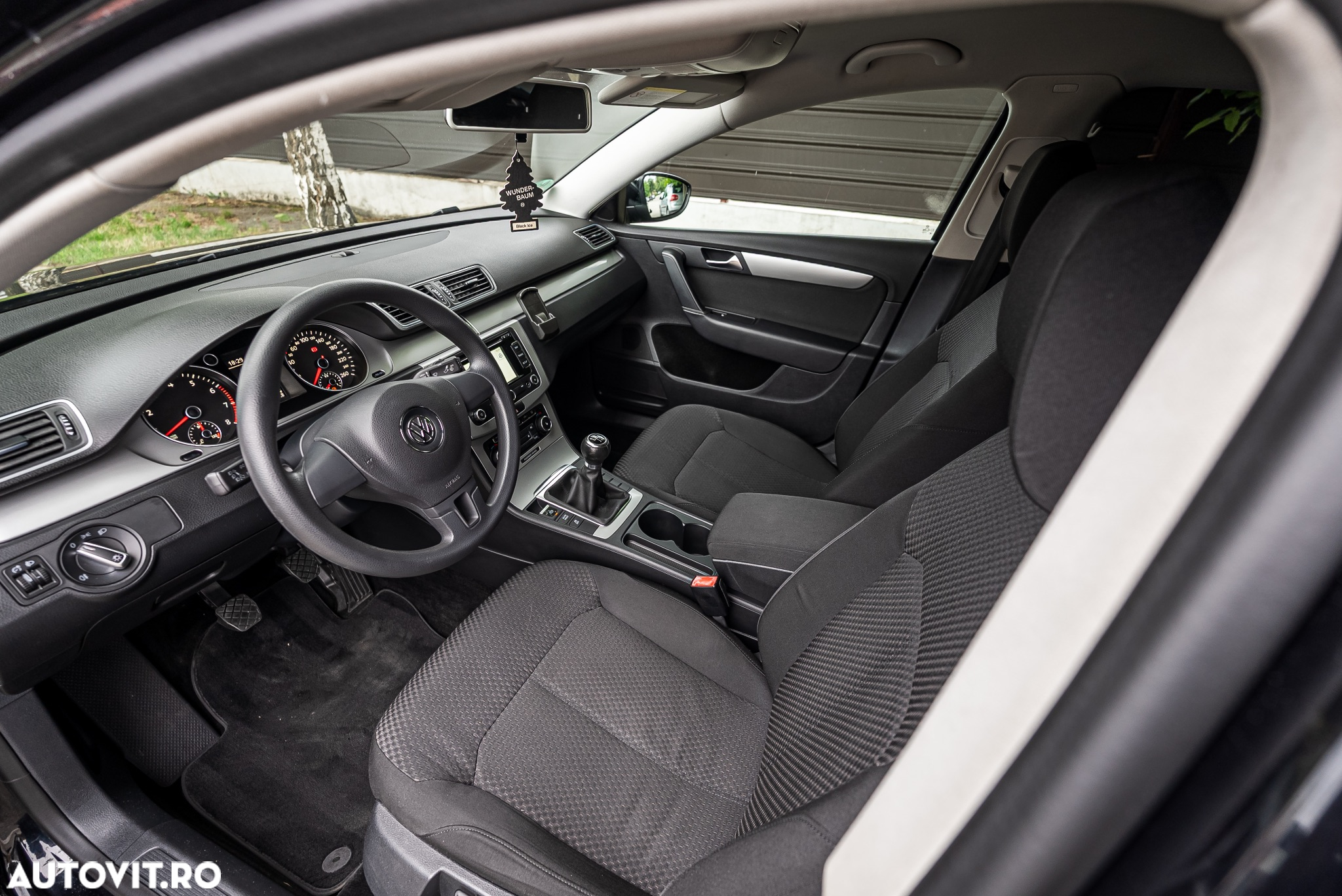 Volkswagen Passat - 12