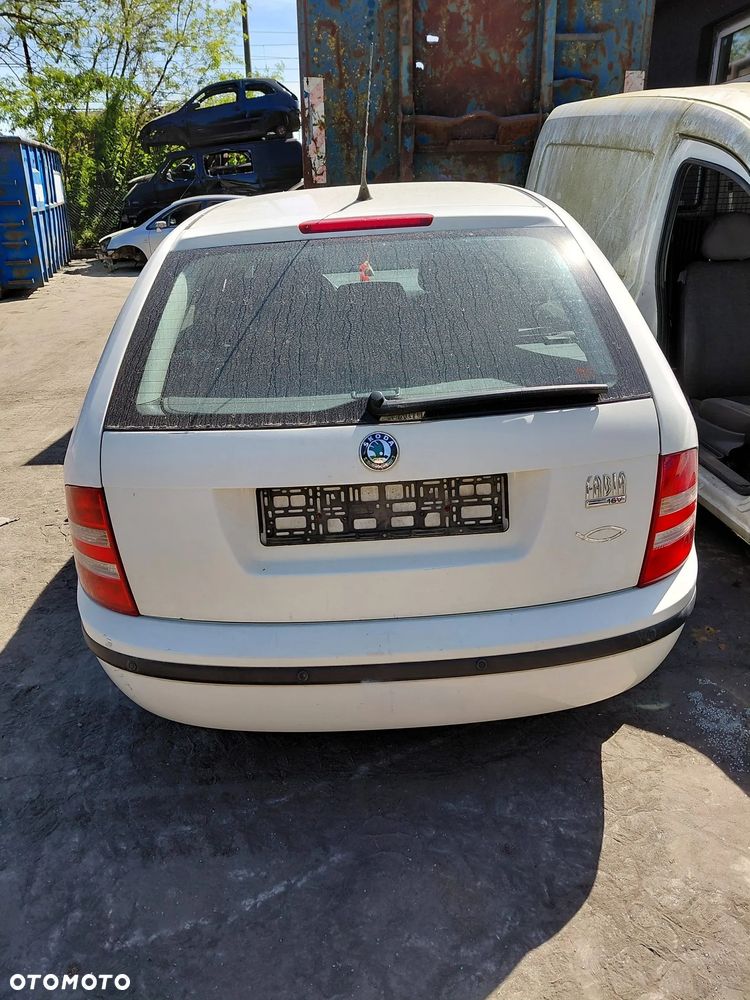 Na części: Skoda Fabia Combi  Rok 2007 Pojemność 1390 Moc 59 Benzyna - 2