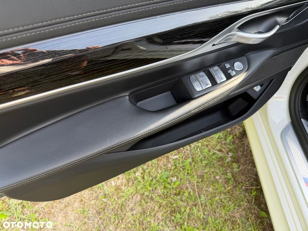 BMW Seria 7 750Li xDrive sport - 18