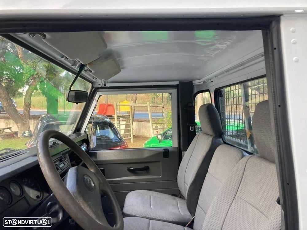 Land Rover Defender - 10