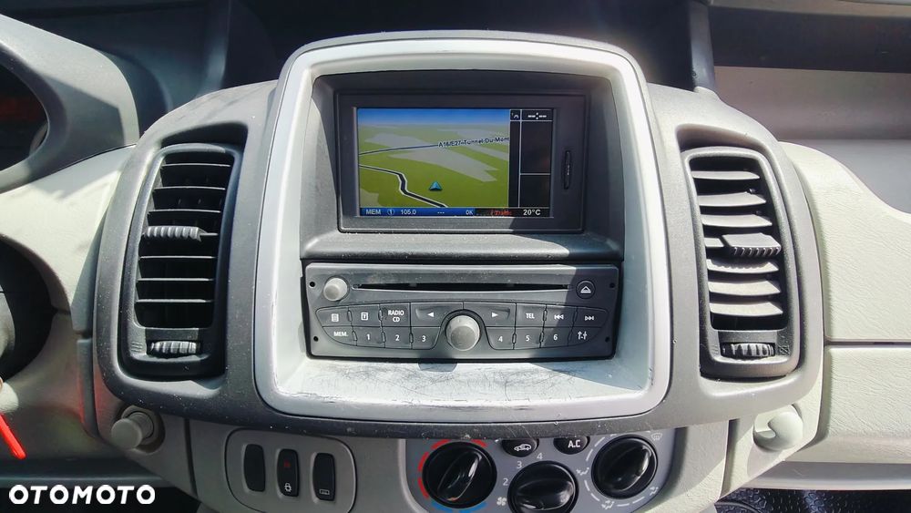 Renault Trafic 2.5 dCi 150 FAP Passenger L1H1 Quickshift Privilège - 8