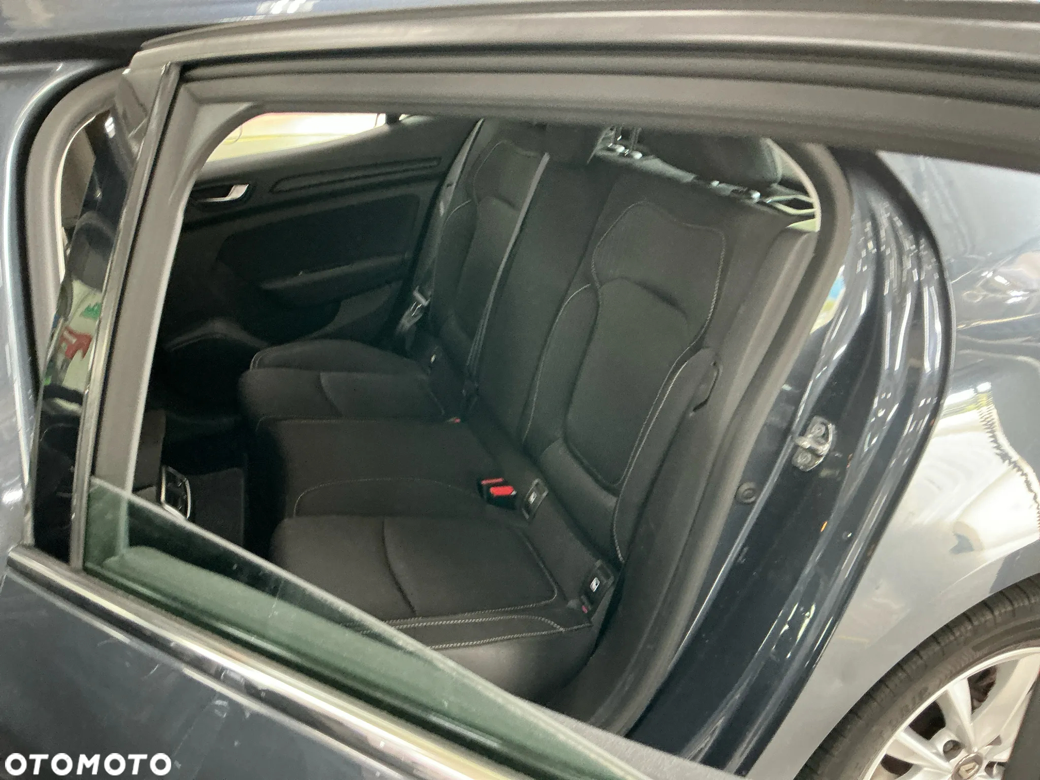 Renault Megane TCe 140 GPF EDC ZEN - 4