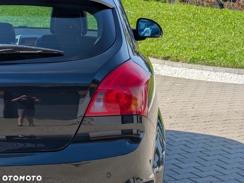 Kia Ceed ver-1-6-silver-x - 15