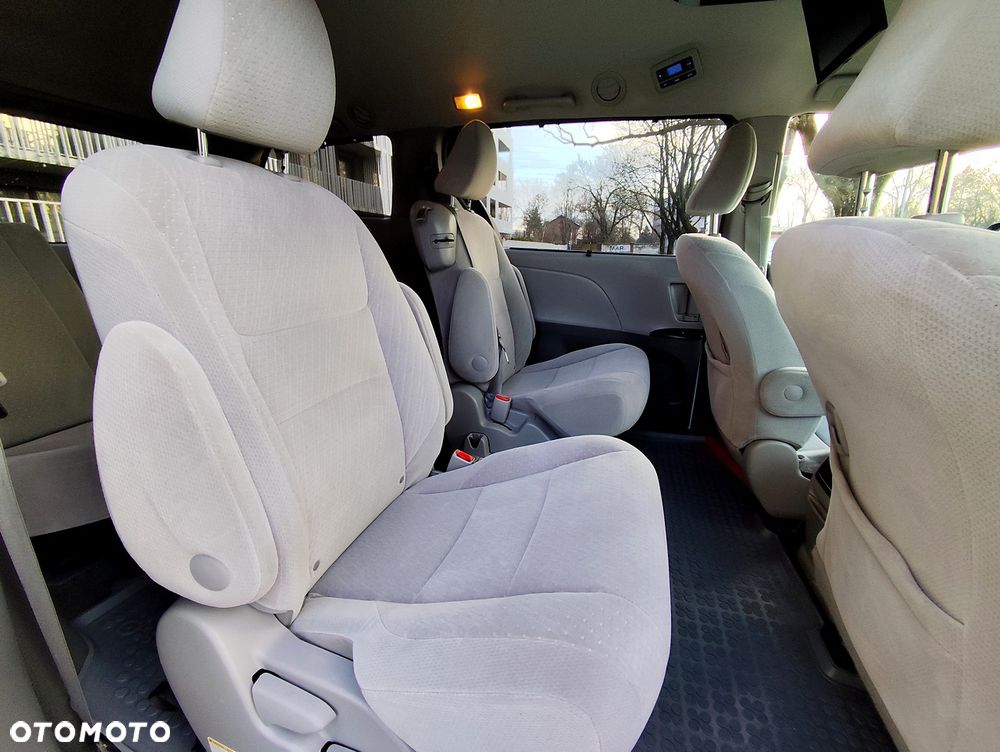 Toyota Sienna 3.5 V6 SE - 12