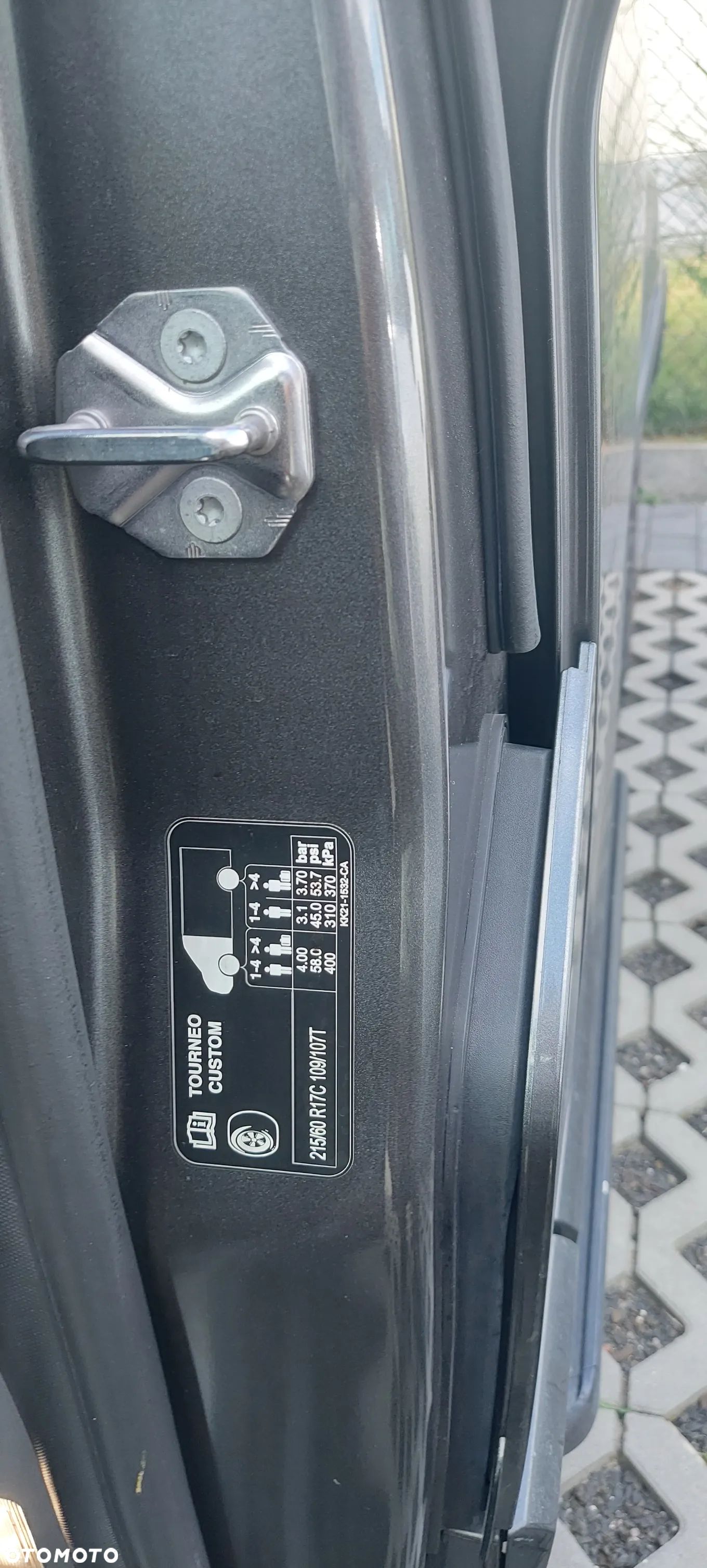 Ford Tourneo Custom - 1