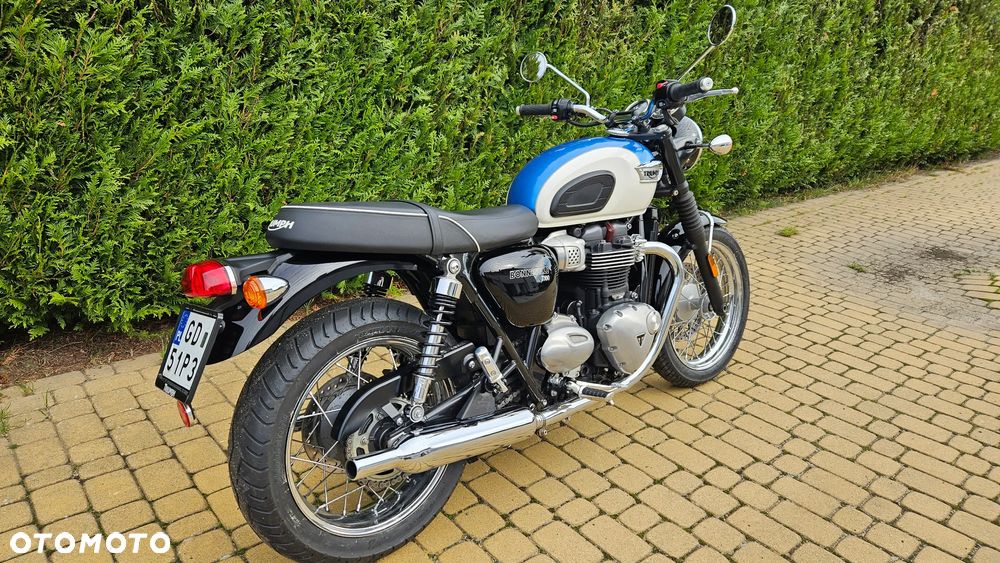 Triumph Bonneville - 3