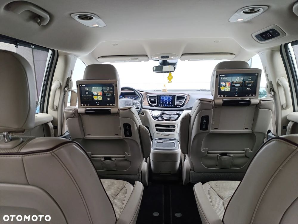 Chrysler Pacifica - 23