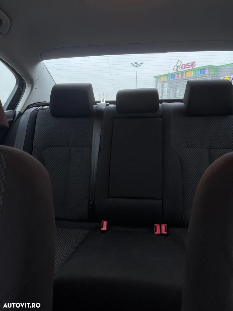 Volkswagen Passat 1.6 TDI BlueMotion Technology Trendline - 14