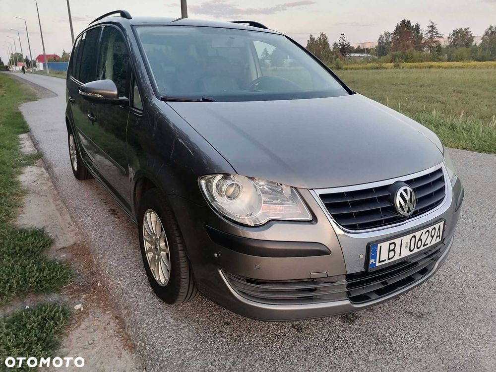 Volkswagen Touran - 1