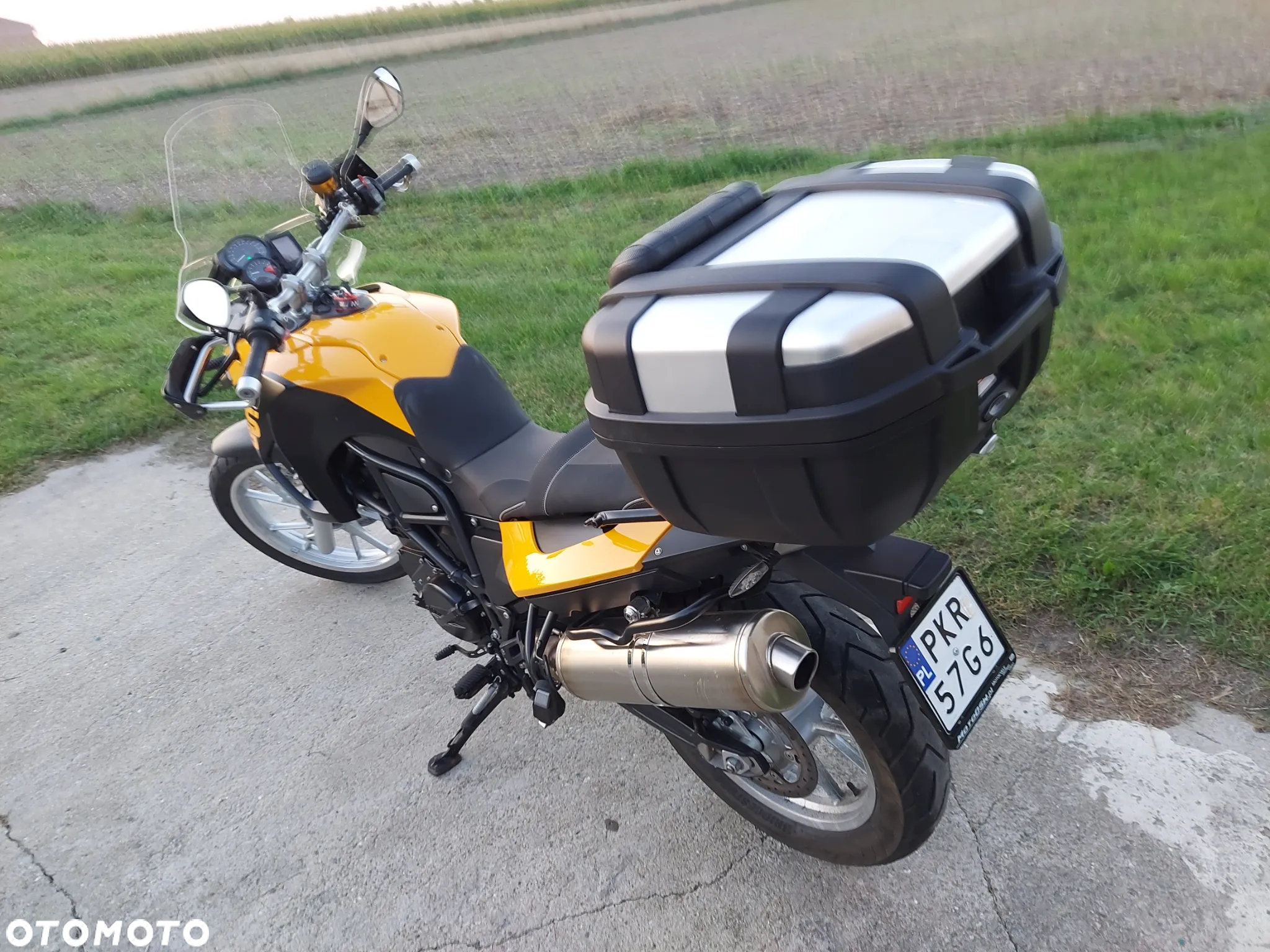 BMW F - 21