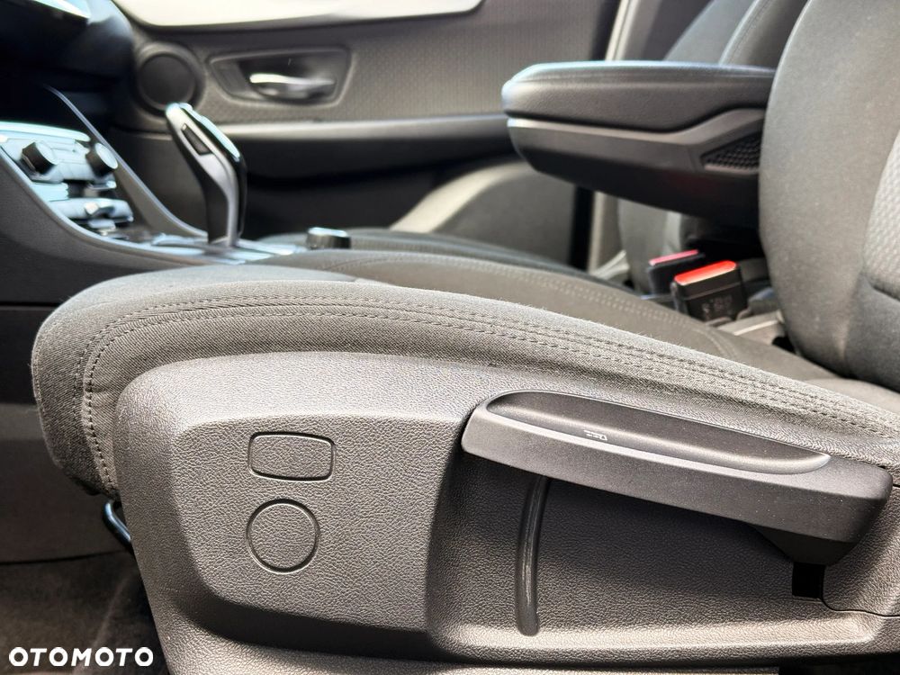 BMW Seria 2 218d - 27