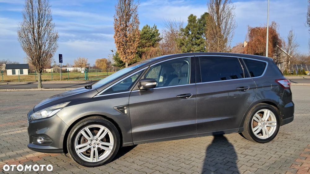 Ford S-Max - 17