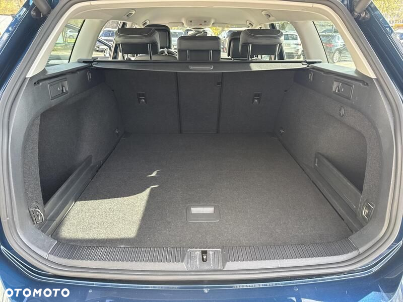 Volkswagen Passat 2.0 TSI Elegance DSG - 20