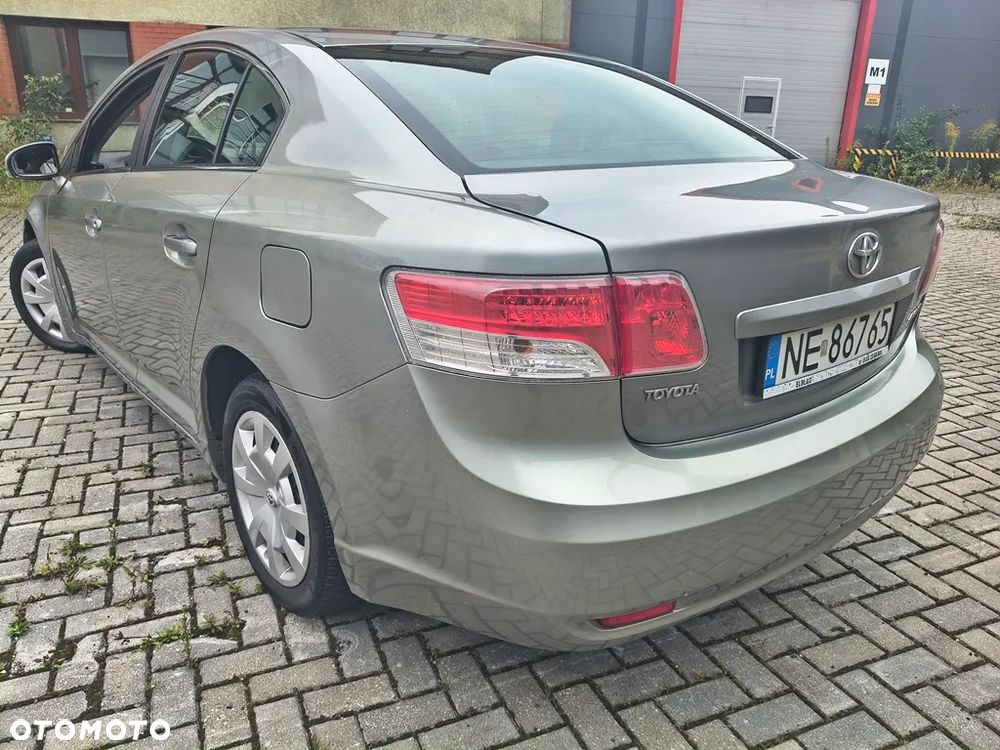Toyota Avensis 1.6 Active - 12