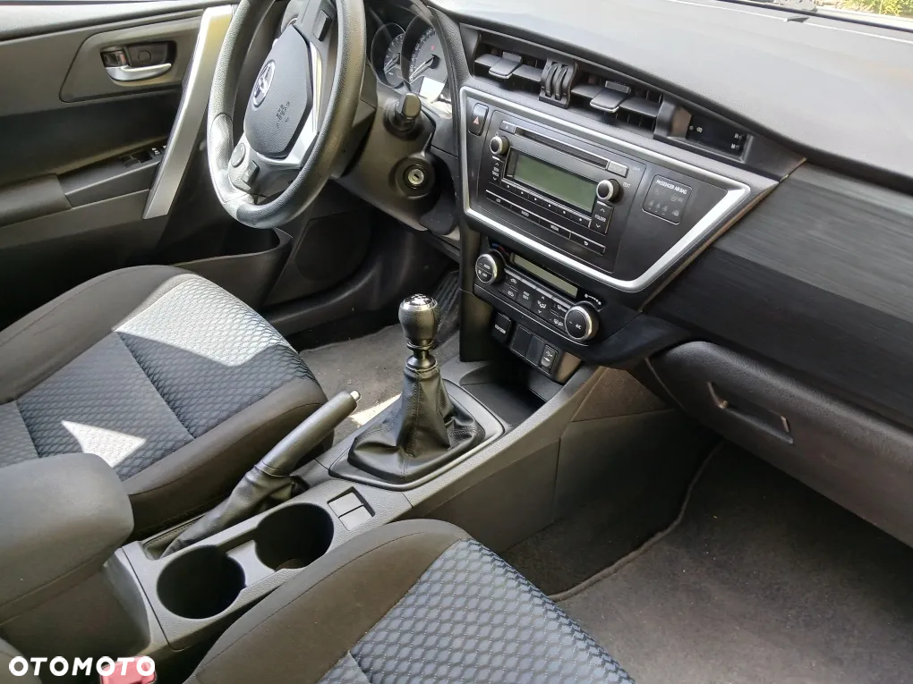Toyota Auris 1.33 Dual-VVT-i Design Edition - 8