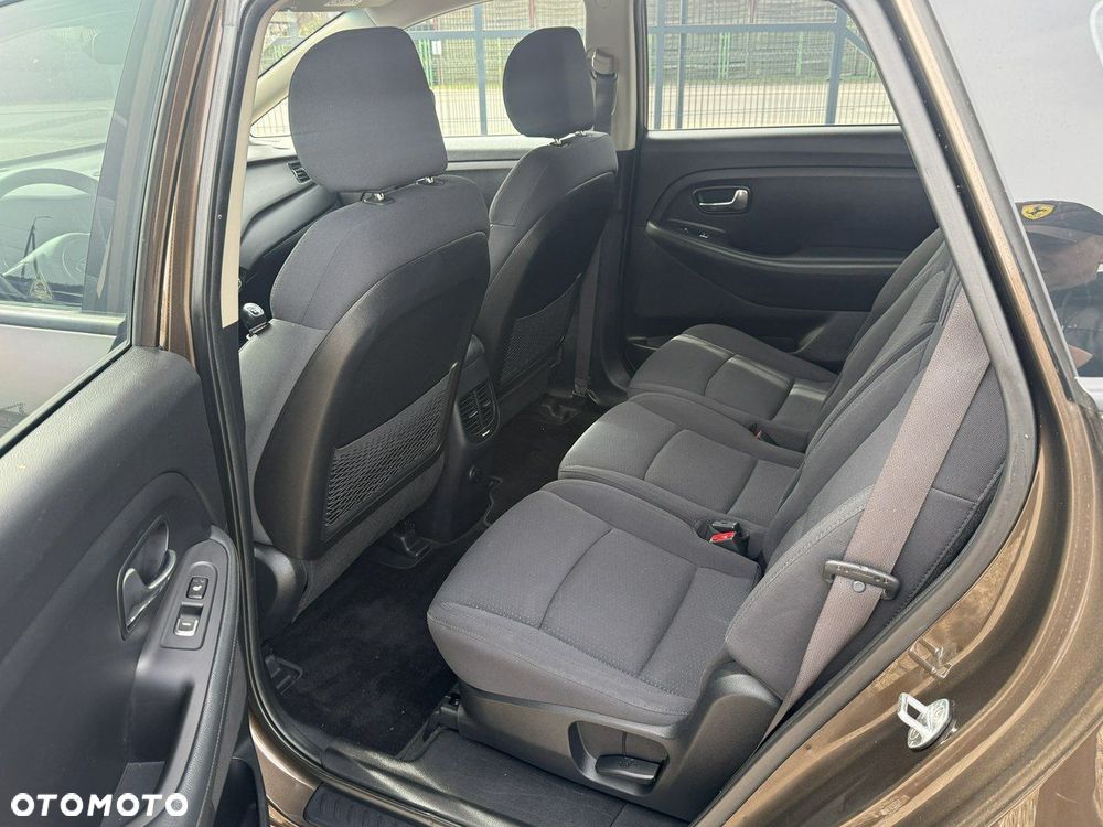 Kia Carens - 7