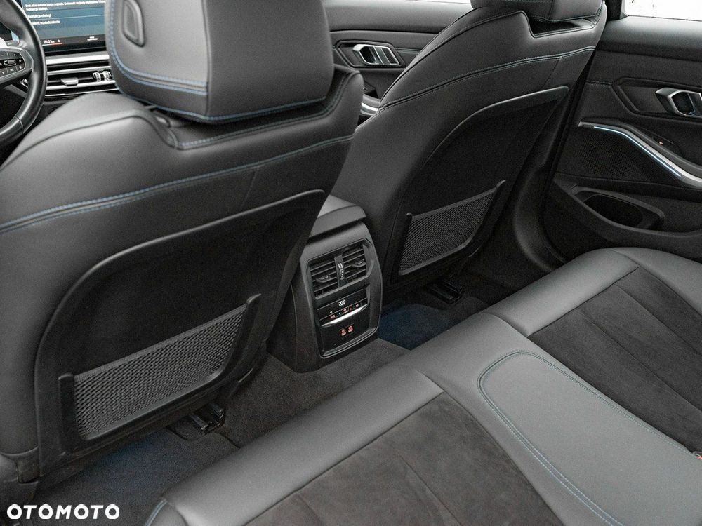 BMW Seria 3 318i M Sport - 23