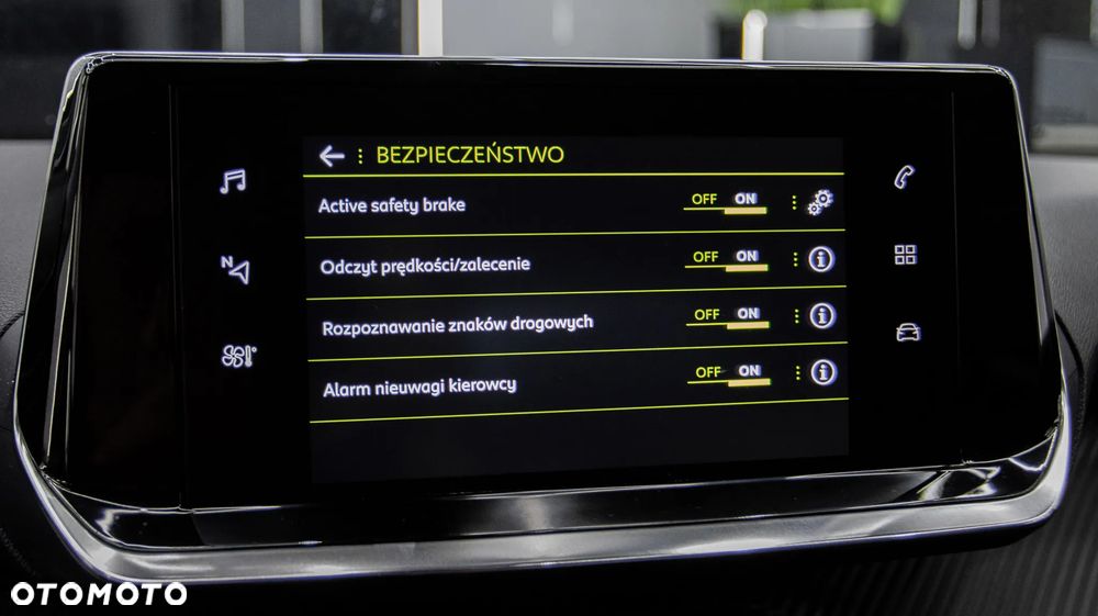 Peugeot 2008 1.2 PureTech Allure S&S EAT8 - 33