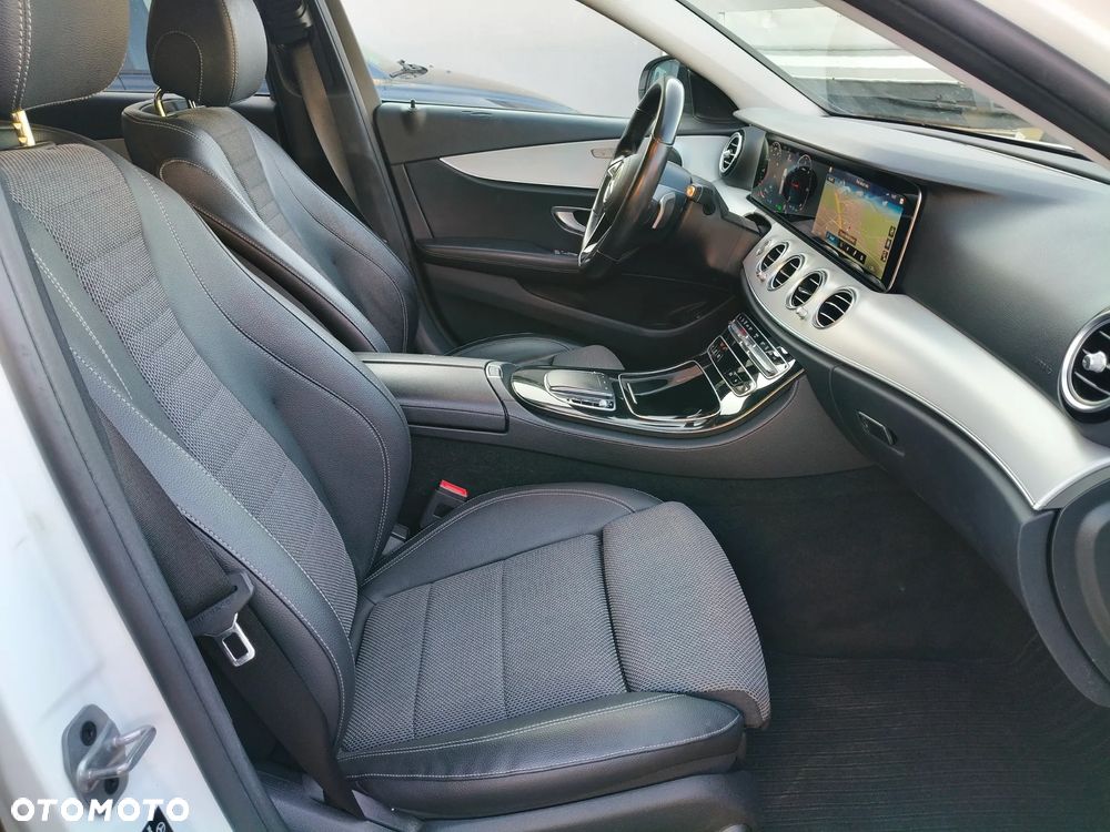 Mercedes-Benz Klasa E 220 d 4Matic 9G-TRONIC Avantgarde - 10