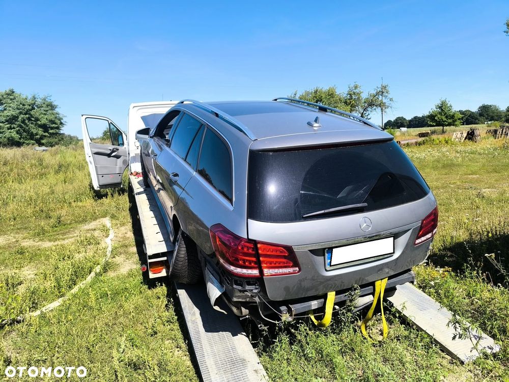 Mercedes-Benz Klasa E 220 BlueTEC 4Matic 7G-TRONIC Elegance - 9