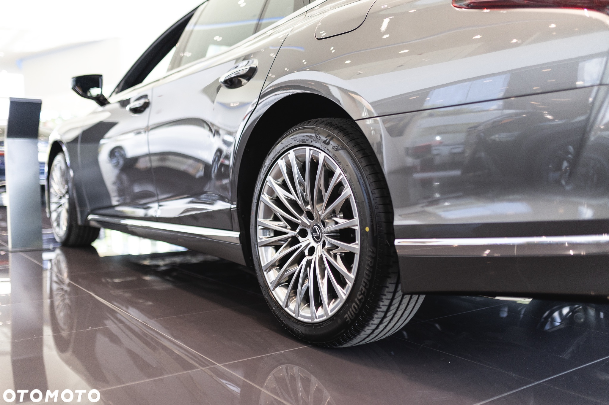 Lexus LS 500h Prestige AWD - 24