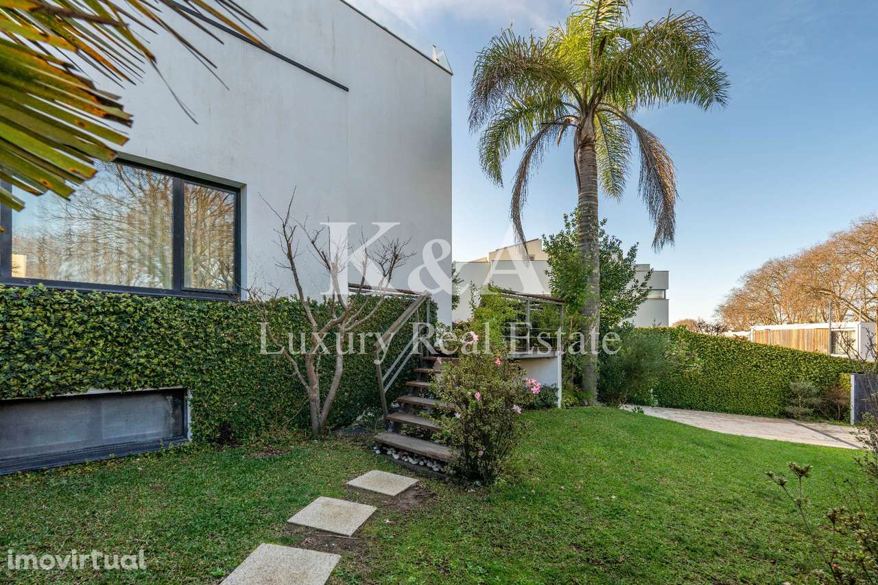 Moradia T4 com jardim e piscina na cobertura - Grande imagem: 4/24