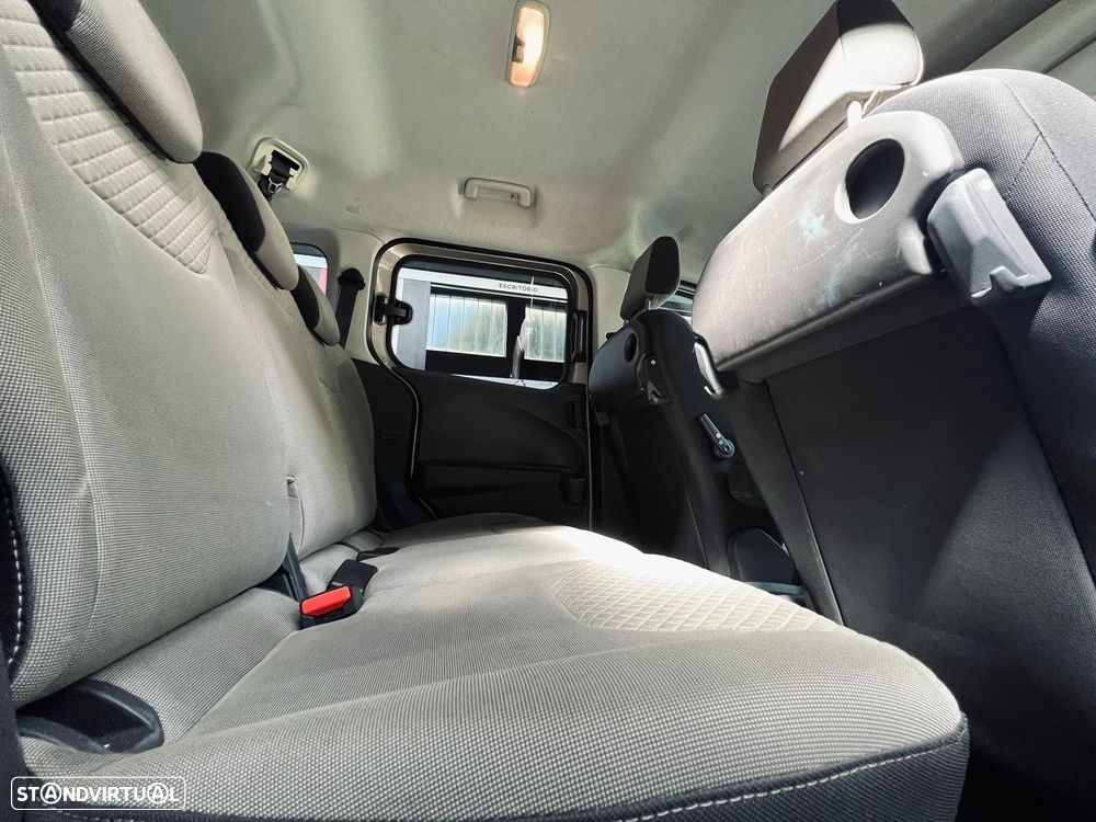 Ford Tourneo Courier 1.0 EcoBoost Titanium - 38