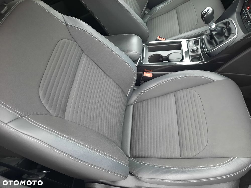 Ford Kuga 2.0 TDCi 2x4 Titanium - 10