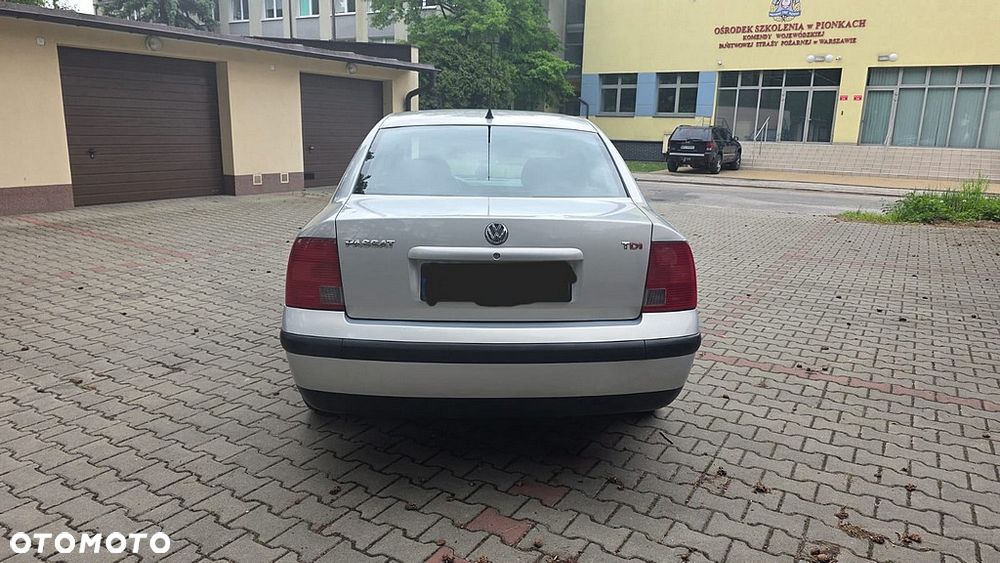 Volkswagen Passat 1.9 TDI Comfortline - 4