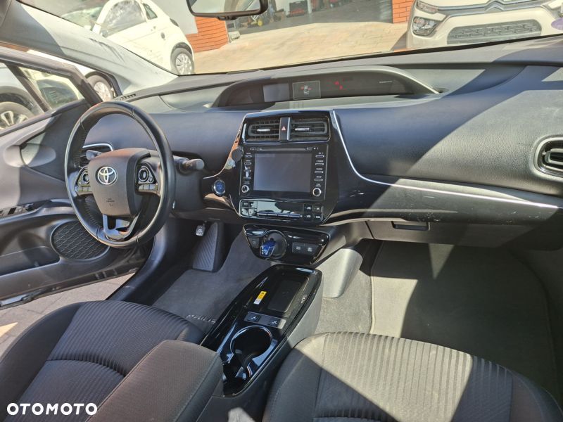 Toyota Prius (Hybrid) Executive - 19