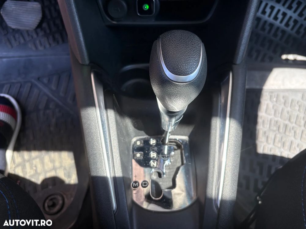 Peugeot 208 PureTech 110 Stop & Start EAT6 Signature - 8
