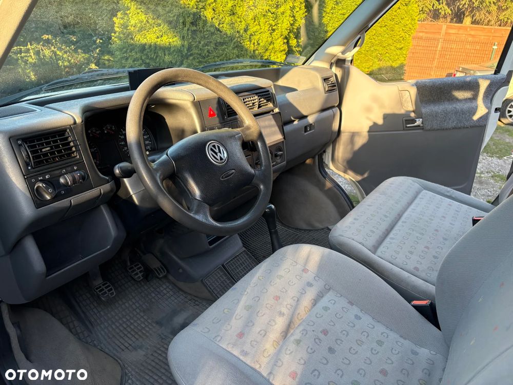 Volkswagen Caravelle Basis / CL - 6