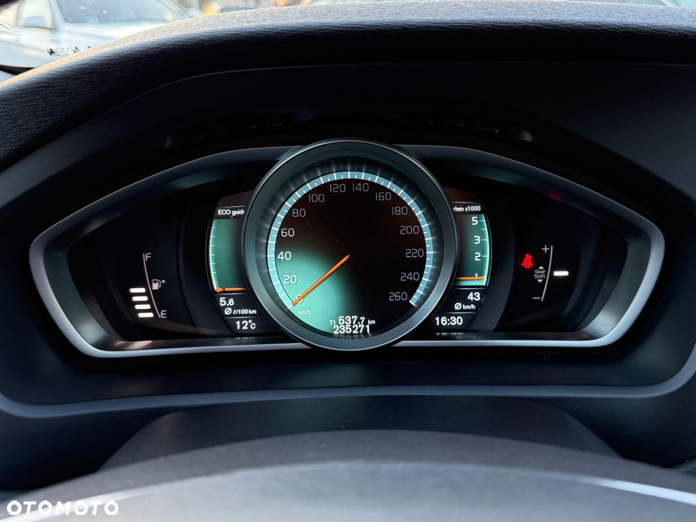 Volvo V40 D4 Drive-E Momentum - 28