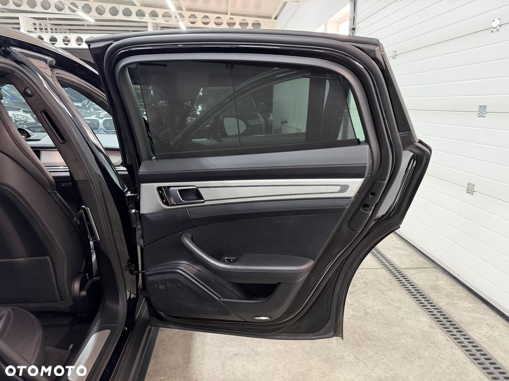 Porsche Panamera Turbo - 26