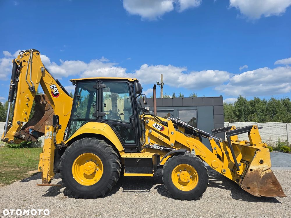 Caterpillar - 7