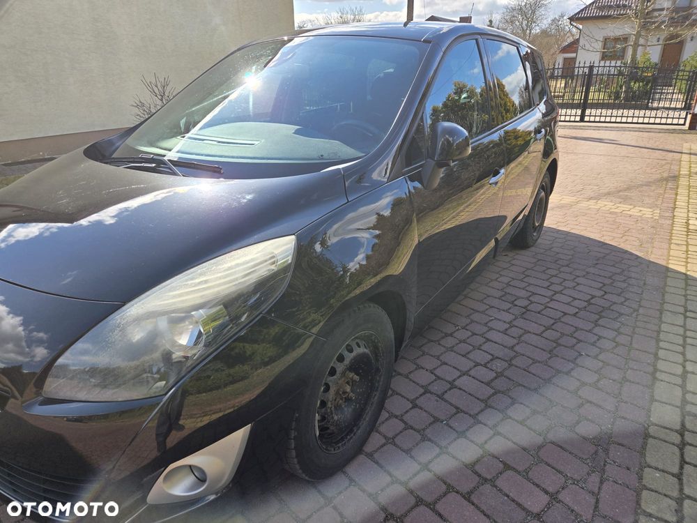 Renault Grand Scenic - 1