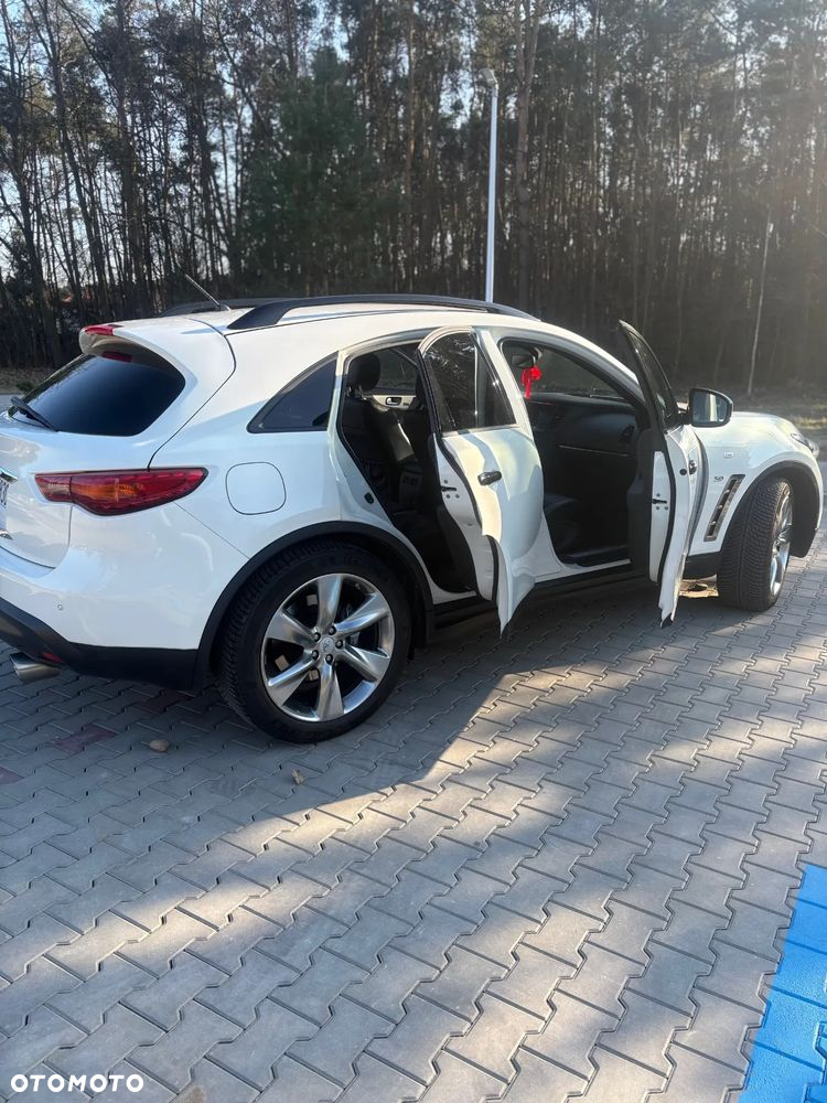 Infiniti QX70 - 5
